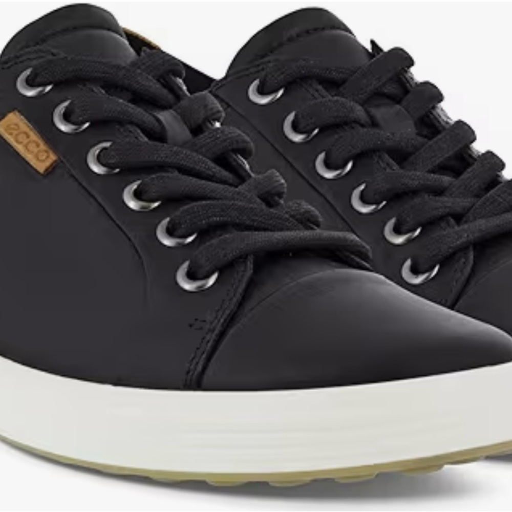 Ecco Black Soft leather Gortex Sneakers, Size 5, Rubber Soles. Worn 1/2 dz times